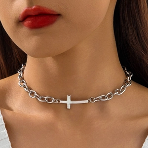 Collier ras du cou vintage en argent avec pendentif croix évidée et chaîne à maillons
