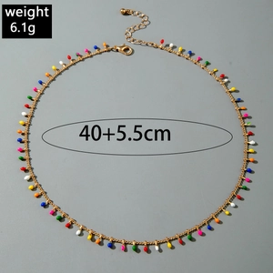Dettaglio della collana con perline colorate e croce, 40+5,5cm di lunghezza e 6,1g