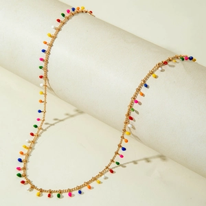 Collana a Y dorata a più strati con perline colorate vivaci dallo stile retrò chic