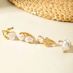 Baroque irregular pearl ring set with gold plating in a French vintage minimalist style