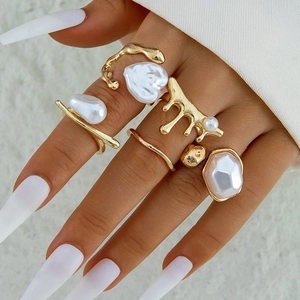 Irregular Artificial Baroque Pearl Gold Plated Alloy Rings Geometric Liquid Metal Style Modern Retro Jewelry For Women Girls