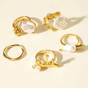 Five-piece gold baroque irregular pearl ring set for women in a vintage minimalist style