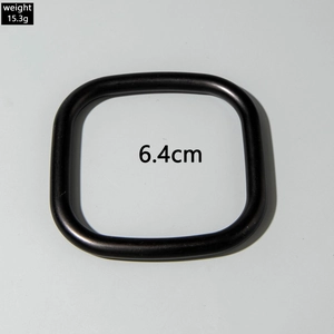 Minimalist black acrylic bangle detail showing 15.3g weight and 6.4cm inner diameter