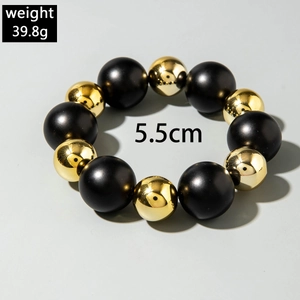 Detail view of acrylic beaded stretch bracelet showing 39.8g weight and 5.5cm diameter