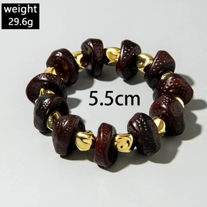 Detail view of acrylic beaded bracelet with weight 29.6g and 5.5cm inner diameter