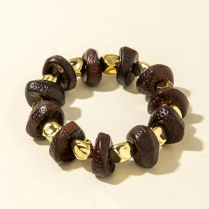 Detailed close-up of acrylic beads and gold-tone spacers on an elastic bracelet