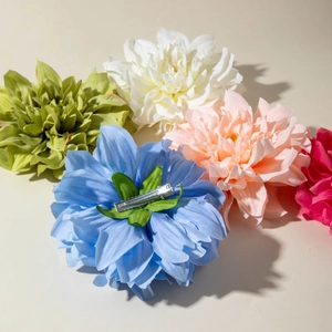 Barrettes à cheveux fleurs de pivoine en tissu coloré avec clips en métal argenté