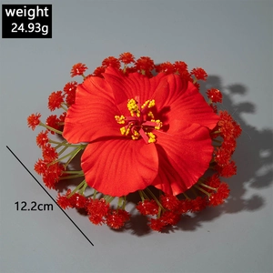 Détail d'une pince à cheveux fleur rouge de 12,2 cm avec pistil jaune et annotations