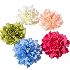 Lot de cinq pinces à fleurs de pivoine artificielles en blanc, rose, bleu et vert