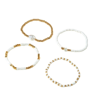 Ensemble chic de 4 bracelets en perles blanches et dorées avec une grande perle en goutte