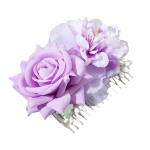 Peigne à cheveux élégant avec roses violettes en tissu réaliste et dents en métal argenté