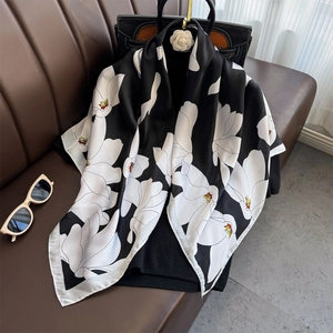 Foulard Carré Élégant Imprimé Floral Satin De Satin Artificielle Enveloppement De Cou Pour Femmes Accessoire De Mode De Bureau