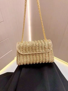 Detailed view of the sparkling gold rhinestone evening bag with fine metal chain strap