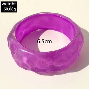 Irregular purple resin glitter bangle with 6.5cm inner diameter weighing 60.08g