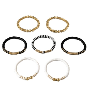 Set di 7 braccialetti bohémien con perle dorate e dischi heishi in argilla retrò
