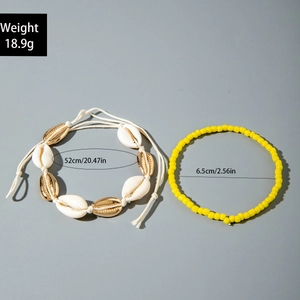 Vista detallada del conjunto de collar de conchas y pulsera de cuentas amarillas de 18,9g