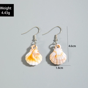Detail view of shell drop earrings with size 4.6cm by 1.8cm and weight 4.43g details