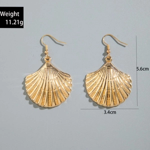 Detailed view of gold scallop shell earrings with dimensions 5.6cm and weight 11.21g