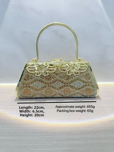 Elegante borsa da sera dorata con fiori di cristallo, manico in metallo e misure