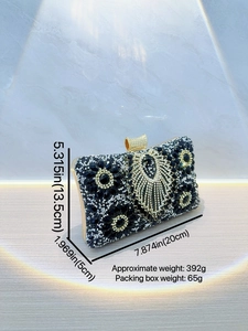 Elegante pochette da sera nera con motivi floreali in strass e cornice dorata con misure