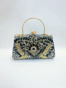 Détails du sac de soirée de luxe avec strass noirs et argentés et motifs de feuilles