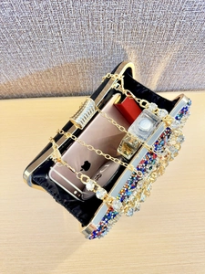 Luxuriöse Abendtasche mit bunten Strasssteinen und goldener Kette für Damen