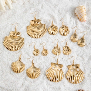 Boucles D'oreilles Pendantes Coquille Saint-Jacques Bohémiennes Métal Doré Bijoux De Mode Avec Fausse Künstliche Perle Style Plage