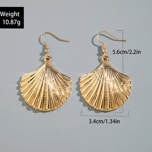 Détails des boucles d'oreilles bohèmes en forme de coquillage doré avec dimensions
