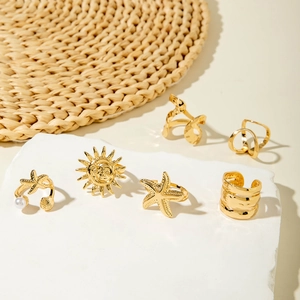 Lot de 6 bagues bohèmes dorées avec motifs étoile de mer, coquillage, perle et soleil