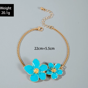 Macro view of blue floral charms on golden chain showing 20.1g weight and 22cm length details