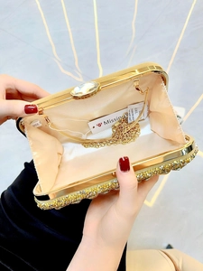 Pochette de soirée dorée étincelante avec strass, chaîne et fermoir bijou