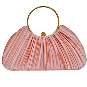 Pochette de soirée rose plissée élégante avec poignée dorée ronde et fermoir sphérique