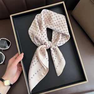 Elegante Foulard Quadrato Con Stampa Paisley In Raso Di Raso Sintetica Per Donna Accessori Di Moda Professionali Versatili