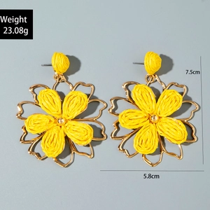 Detailed size and weight view of handmade yellow woven raffia flower drop earrings