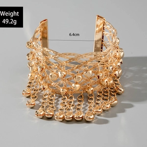 Detailed view of woven golden bell bracelet with measurements 6.4cm diameter and 49.2g weight
