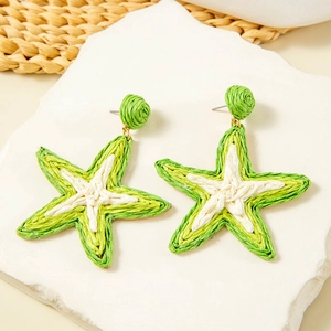 Handmade woven raffia starfish earrings in green and beige for a beach vacation look