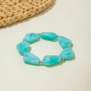 Bracelet bohème en perles acryliques bleu clair avec perles de séparation argentées