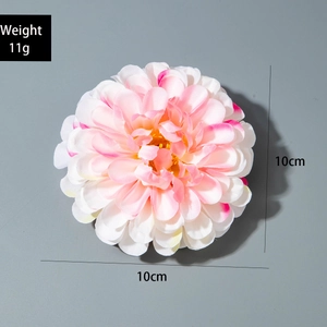 Détail macro d'une tête de dahlia en soie imprimée 3D avec dégradé rose et 10cm de diamètre