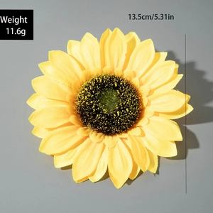 Vue détaillée d'une tête de tournesol artificielle de 13,5 cm avec pétales jaunes