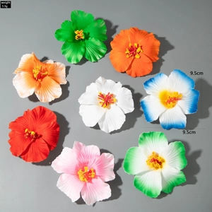 Detail of 9.5cm hibiscus flower clips in 8 colors showing size and weight specs