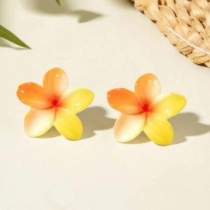 Daisy resin flower earrings with orange gradient petals for summer beach vacation look