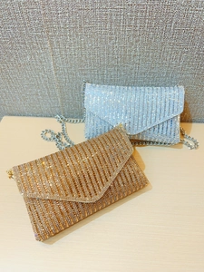 Pochettes de soirée chic en strass argent et or avec bandoulières en chaîne élégantes
