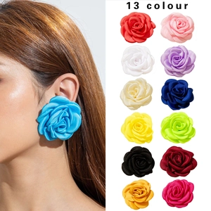 Boucles D'oreilles Roses En Tissu Avec Tige En Résine Pétale De Camélia En Satin Élégant Doux Accessoire Vacances Femmes