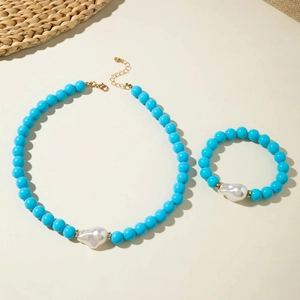 Détails de l'ensemble de bijoux en perles turquoise avec une perle baroque et des séparateurs