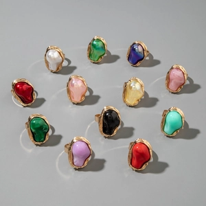 11-delige vintage gouden ringenset met kleurrijke onregelmatige harsstenen