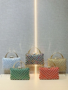 Eleganti pochette da sera in cristallo multicolore con manici dorati per feste