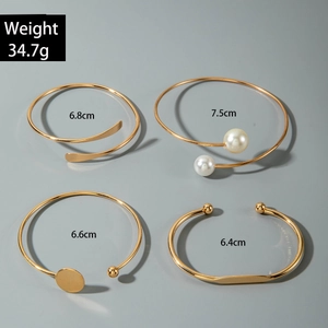 Detail showing dimensions and 34.7g weight for the gold pearl bangle bracelet set