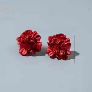 Macro detail of red flower stud earrings with 2.5cm diameter and 6.1g weight display