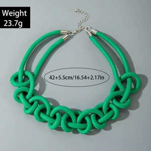 Détail du collier noeud vert avec fermoir argenté et dimensions 42+5,5cm poids 23,7g