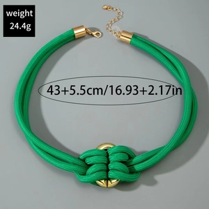 Collier en cordon vert avec nœud doré, pesant 24,4g et mesurant 43+5,5cm de longueur